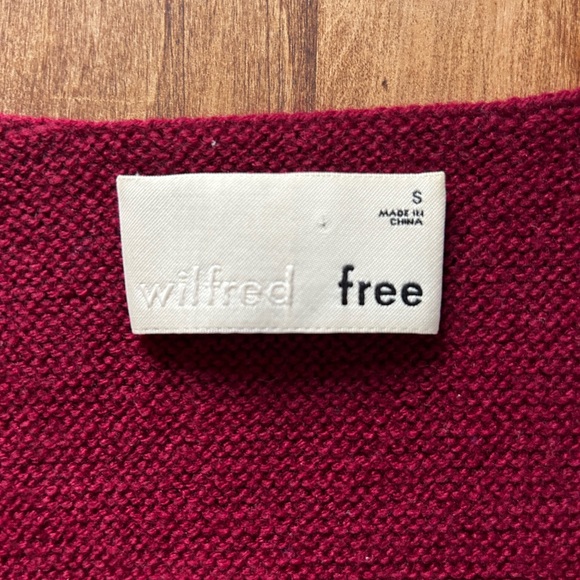 Aritzia Wilfred Free V neck cropped sweater - Picture 2 of 3